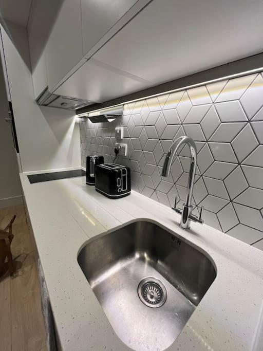Luxx Apartment & Suites, London Heathrow Airport, Terminal 4, Piccadilly Underground Train Station Nearby! Hillingdon Luaran gambar