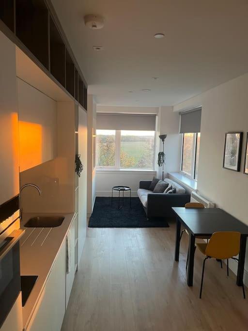 Luxx Apartment & Suites, London Heathrow Airport, Terminal 4, Piccadilly Underground Train Station Nearby! Hillingdon Luaran gambar