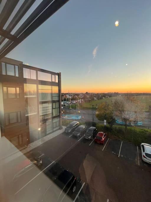 Luxx Apartment & Suites, London Heathrow Airport, Terminal 4, Piccadilly Underground Train Station Nearby! Hillingdon Luaran gambar