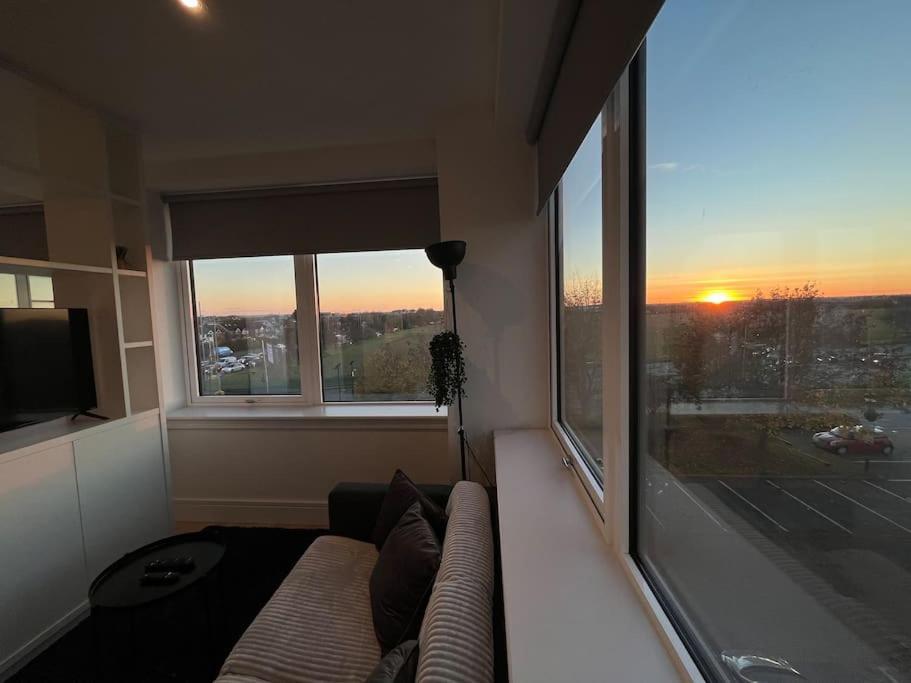Luxx Apartment & Suites, London Heathrow Airport, Terminal 4, Piccadilly Underground Train Station Nearby! Hillingdon Luaran gambar