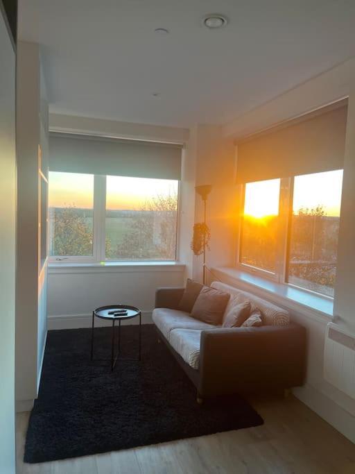 Luxx Apartment & Suites, London Heathrow Airport, Terminal 4, Piccadilly Underground Train Station Nearby! Hillingdon Luaran gambar
