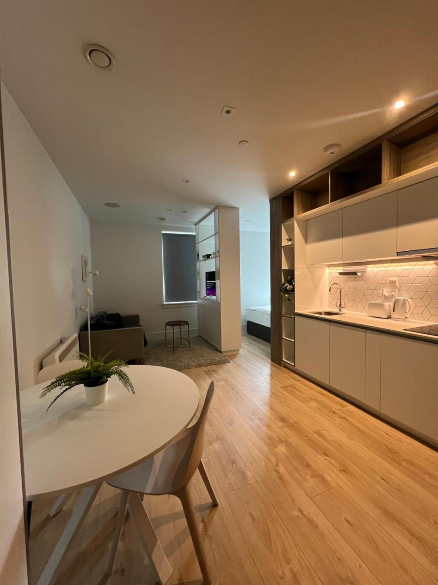 Luxx Apartment & Suites, London Heathrow Airport, Terminal 4, Piccadilly Underground Train Station Nearby! Hillingdon Luaran gambar